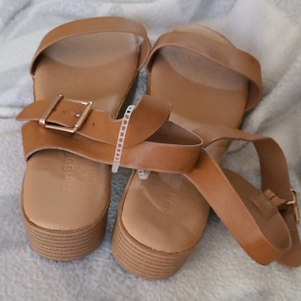 Tan Sandals - Picture 3 of 4